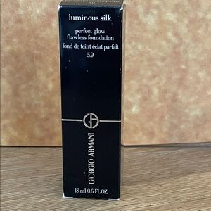 Giorgio Armani Luminous Silk Foundation in Black Box